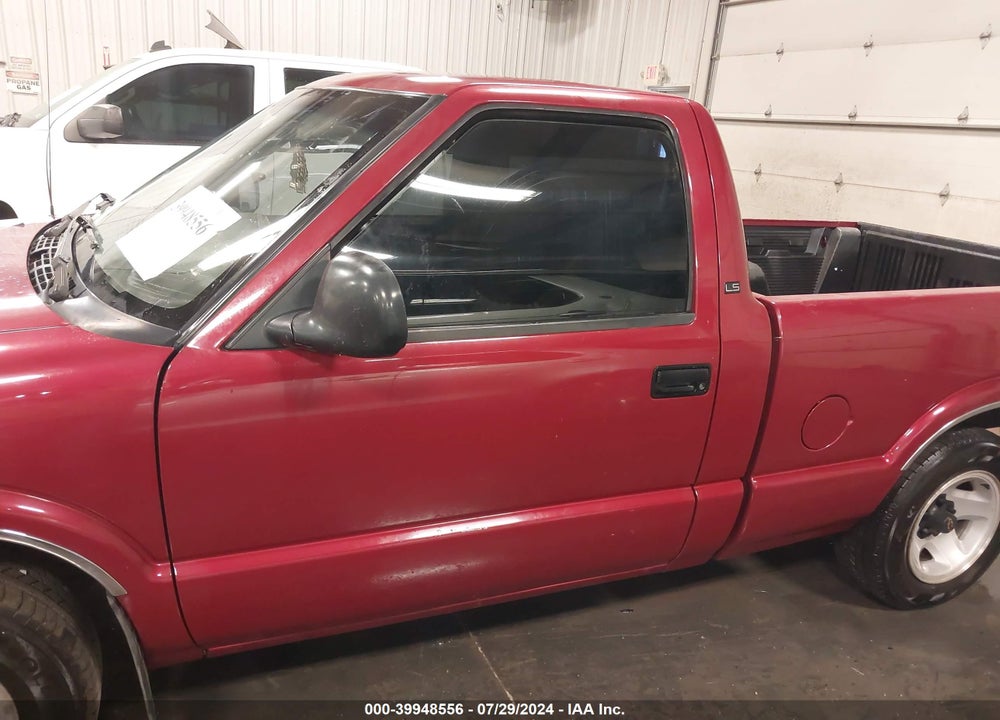 1994 CHEVROLET S TRUCK S10 VIN: 1GCCS14Z8R8128023