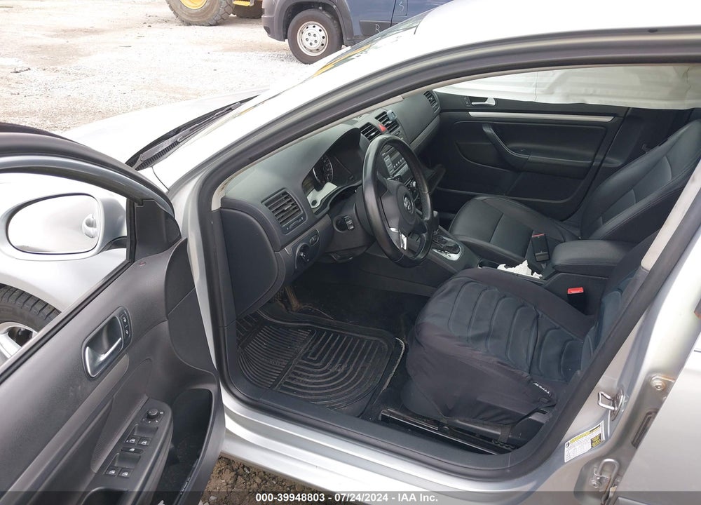 2010 VOLKSWAGEN JETTA LIMITED EDITION VIN: 3VWAZ7AJ9AM076497