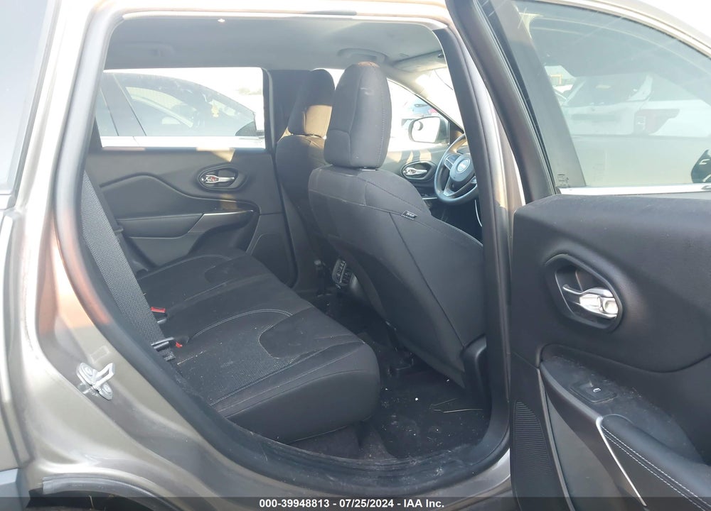 2019 JEEP CHEROKEE LATITUDE FWD VIN: 1C4PJLCB9KD114570
