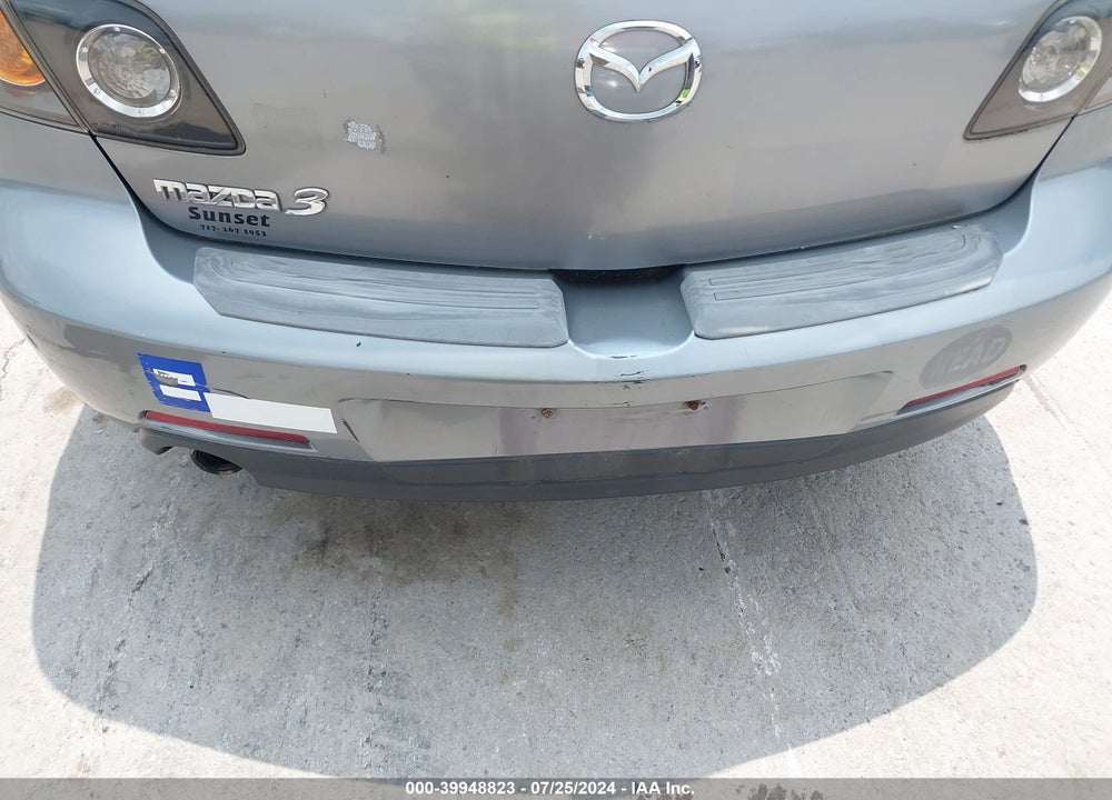 2005 MAZDA 3 S VIN: JM1BK343851218052