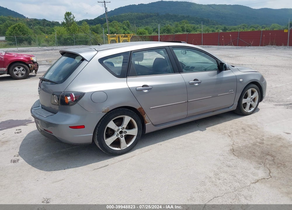2005 MAZDA 3 S VIN: JM1BK343851218052