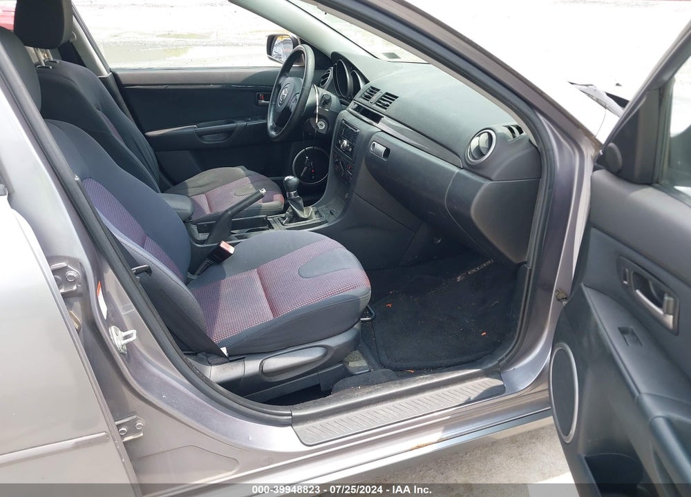 2005 MAZDA 3 S VIN: JM1BK343851218052