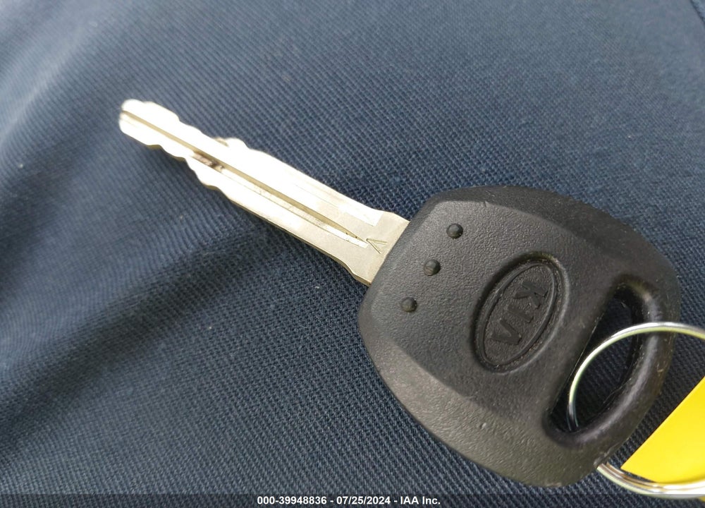 2012 KIA SEDONA LX VIN: KNDMG4C77C6472503
