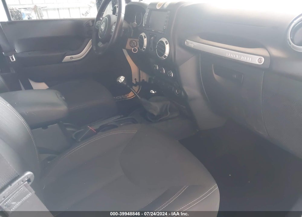 2017 JEEP WRANGLER UNLIMITED SAHARA 4X4 VIN: 1C4BJWEG3HL597489