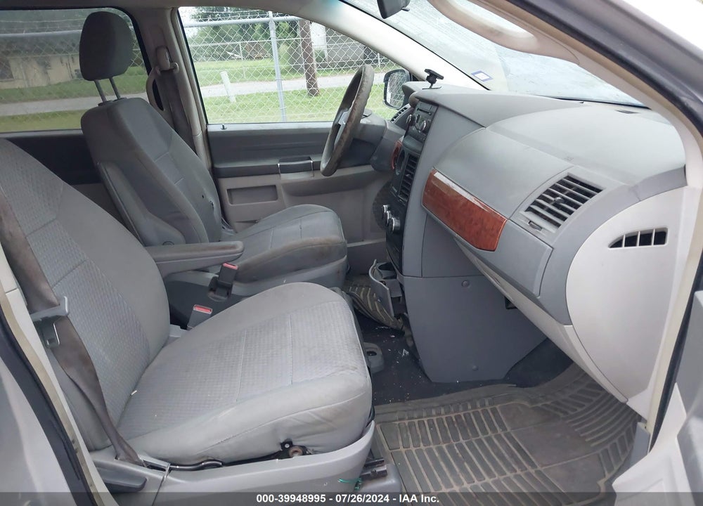 2008 CHRYSLER TOWN & COUNTRY LX VIN: 2A8HR44H48R827719