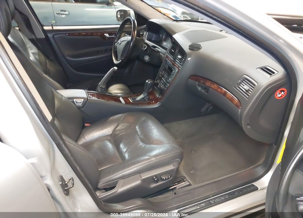 2007 VOLVO S60 2.5T VIN: YV1RS592372639369