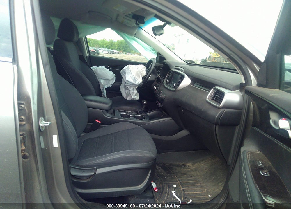 2018 KIA SORENTO 3.3L LX VIN: 5XYPGDA51JG367528