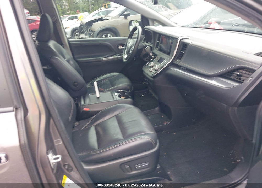2017 TOYOTA SIENNA SE 8 PASSENGER VIN: 5TDXZ3DC1HS829548