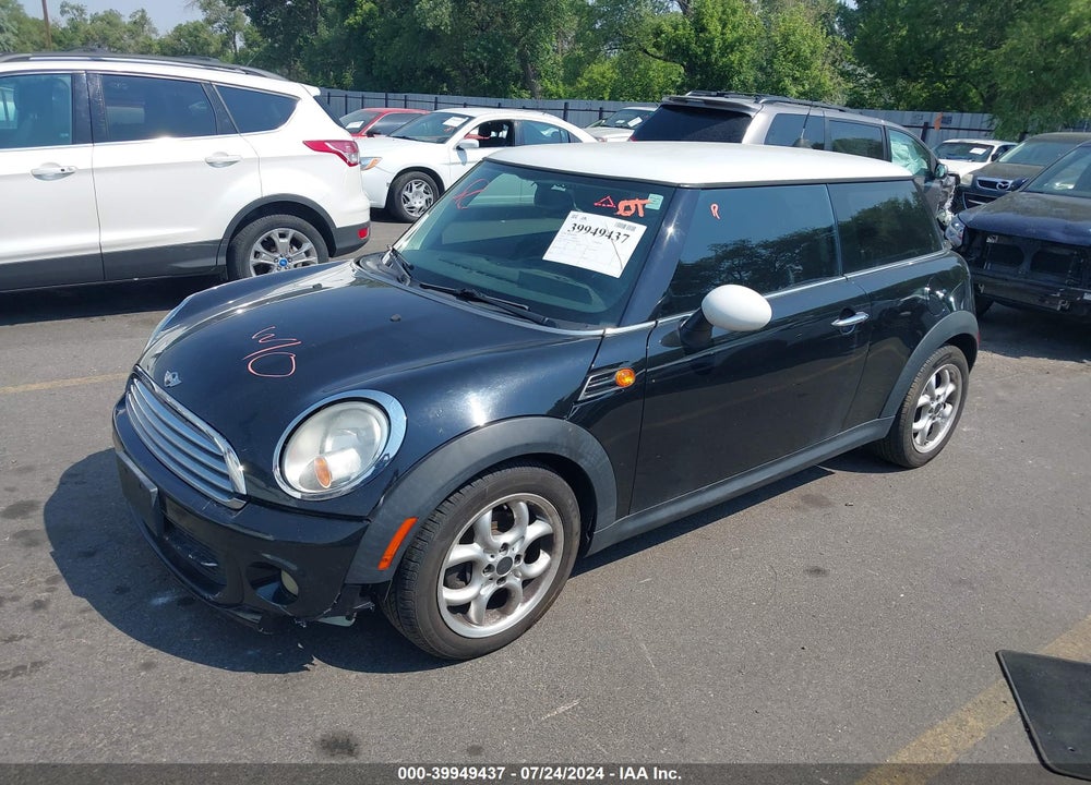 2011 MINI COOPER VIN: WMWSU3C5XBT184335