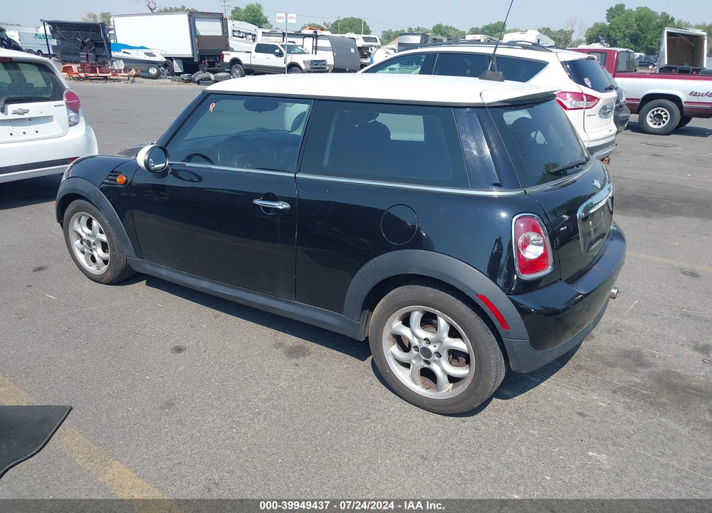2011 MINI COOPER VIN: WMWSU3C5XBT184335