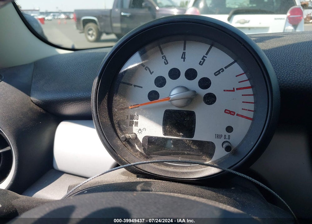 2011 MINI COOPER VIN: WMWSU3C5XBT184335