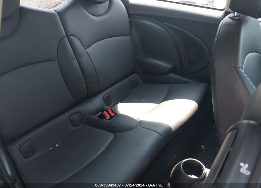 2011 MINI COOPER VIN: WMWSU3C5XBT184335