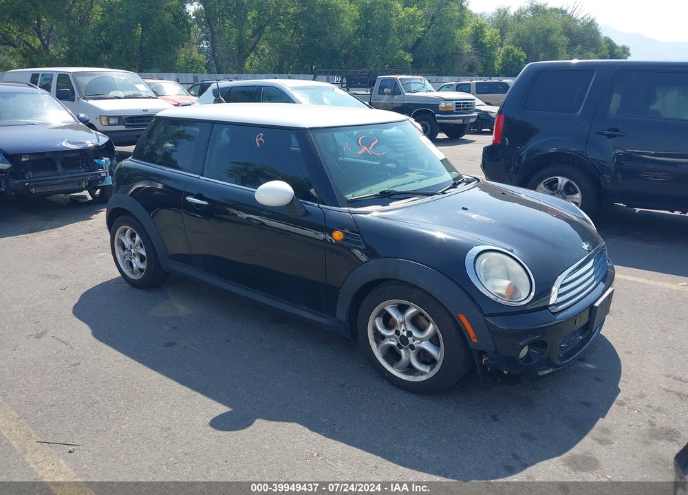 2011 MINI COOPER VIN: WMWSU3C5XBT184335