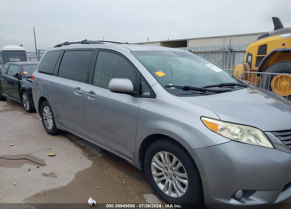 2011 TOYOTA SIENNA LIMITED V6/XLE V6/XLE V6 AUTO ACCESS SEAT VIN: 5TDYK3DC9BS023344