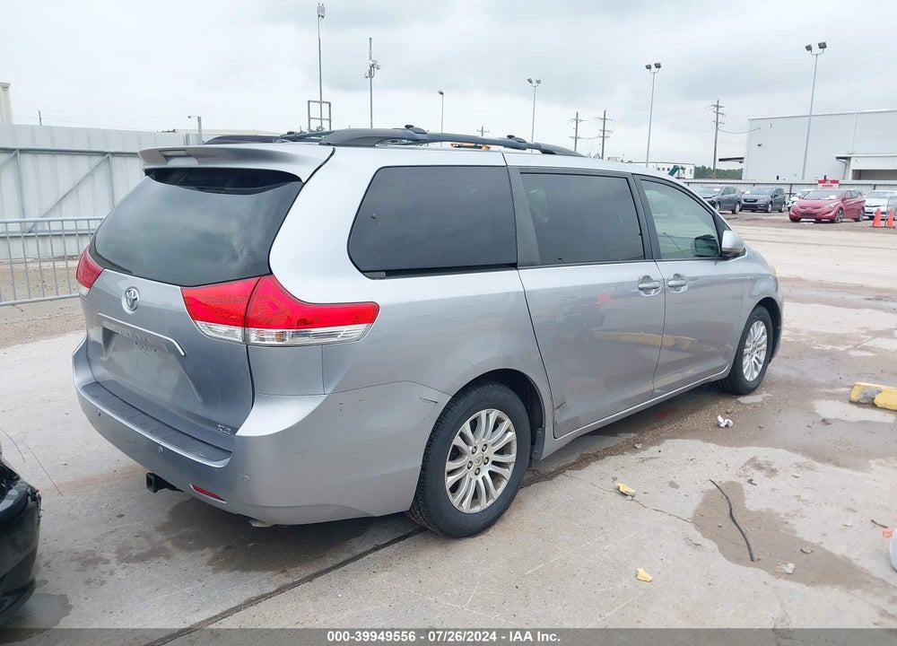 2011 TOYOTA SIENNA LIMITED V6/XLE V6/XLE V6 AUTO ACCESS SEAT VIN: 5TDYK3DC9BS023344