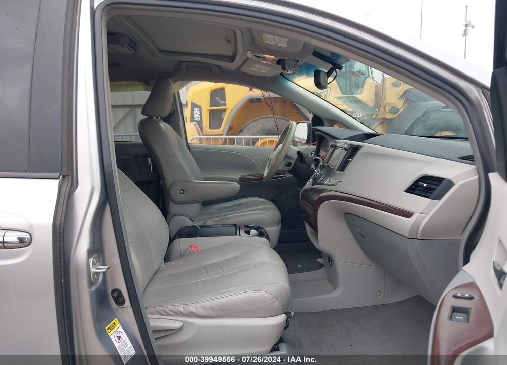 2011 TOYOTA SIENNA LIMITED V6/XLE V6/XLE V6 AUTO ACCESS SEAT VIN: 5TDYK3DC9BS023344