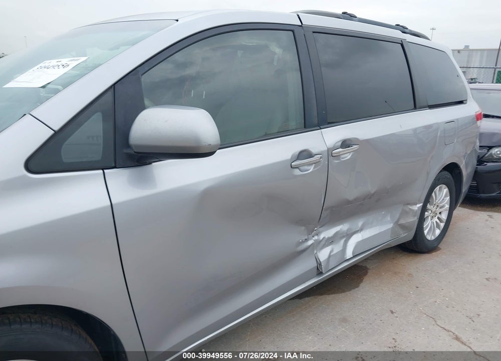 2011 TOYOTA SIENNA LIMITED V6/XLE V6/XLE V6 AUTO ACCESS SEAT VIN: 5TDYK3DC9BS023344