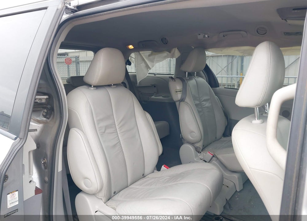 2011 TOYOTA SIENNA LIMITED V6/XLE V6/XLE V6 AUTO ACCESS SEAT VIN: 5TDYK3DC9BS023344