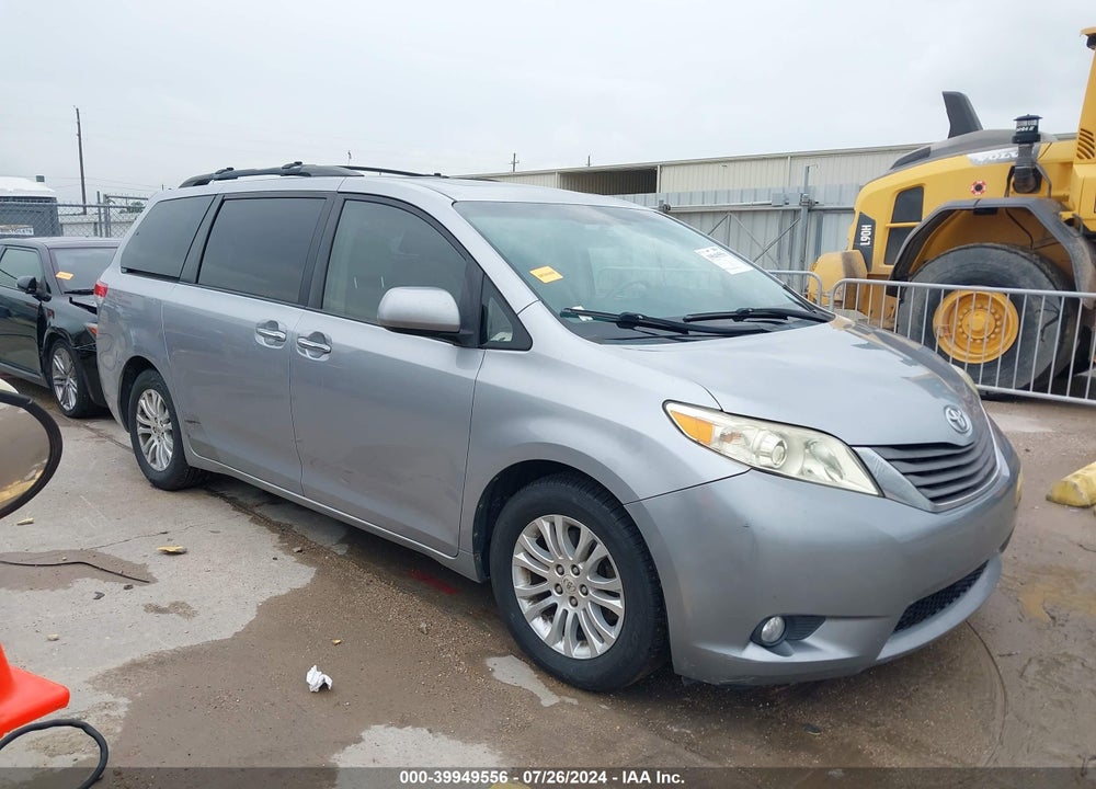 2011 TOYOTA SIENNA LIMITED V6/XLE V6/XLE V6 AUTO ACCESS SEAT VIN: 5TDYK3DC9BS023344