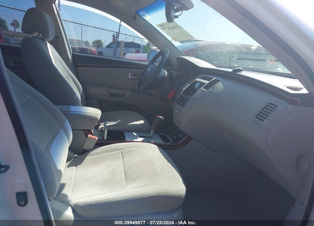 2006 HYUNDAI AZERA LIMITED/SE VIN: KMHFC46F86A075225