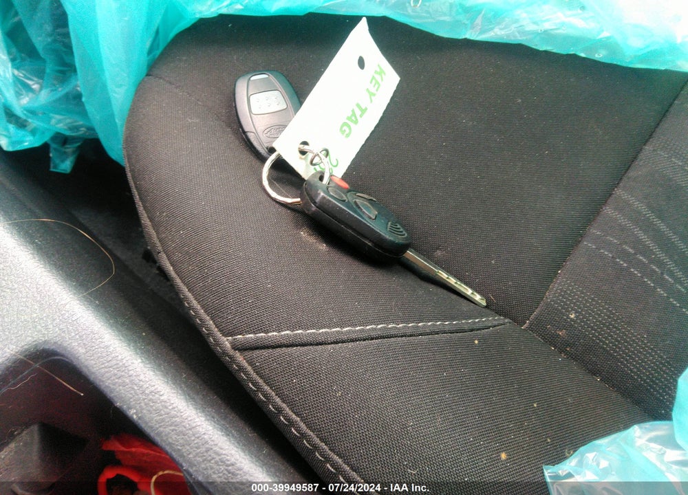 2015 FORD FOCUS SE VIN: 1FADP3F28FL340159