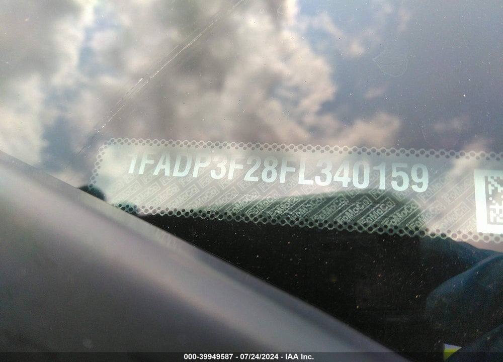 2015 FORD FOCUS SE VIN: 1FADP3F28FL340159