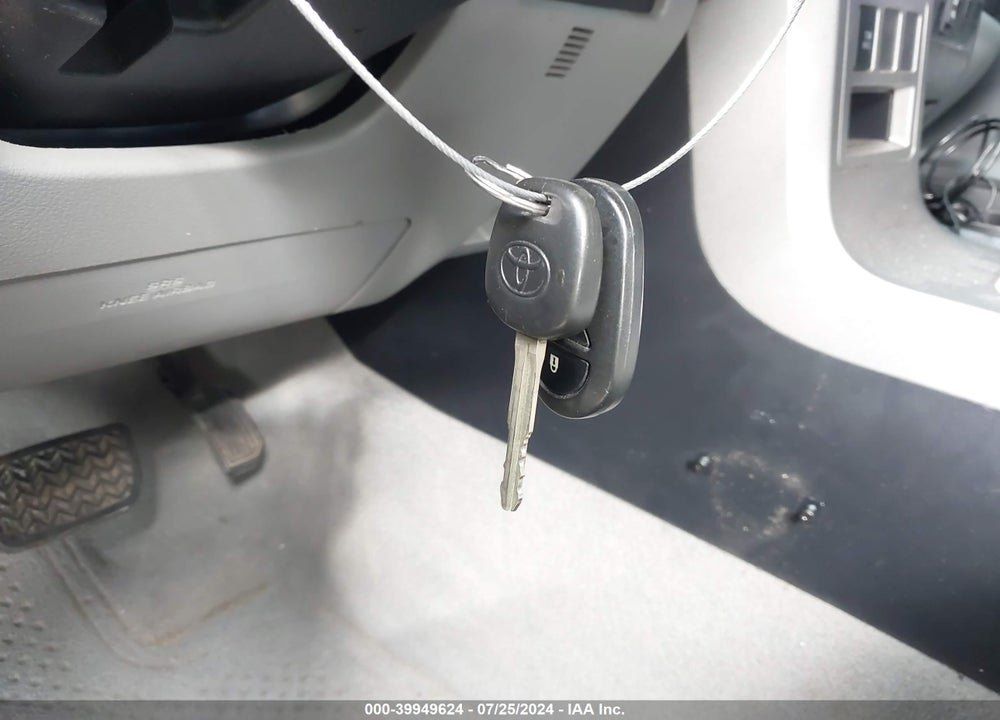 2011 TOYOTA TUNDRA GRADE 5.7L V8 VIN: 5TFRY5F17BX100443