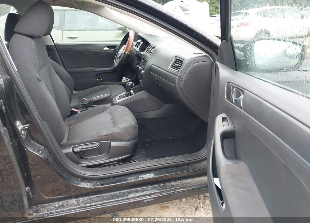 2011 VOLKSWAGEN JETTA 2.0L S VIN: 3VW2K7AJ6BM019068
