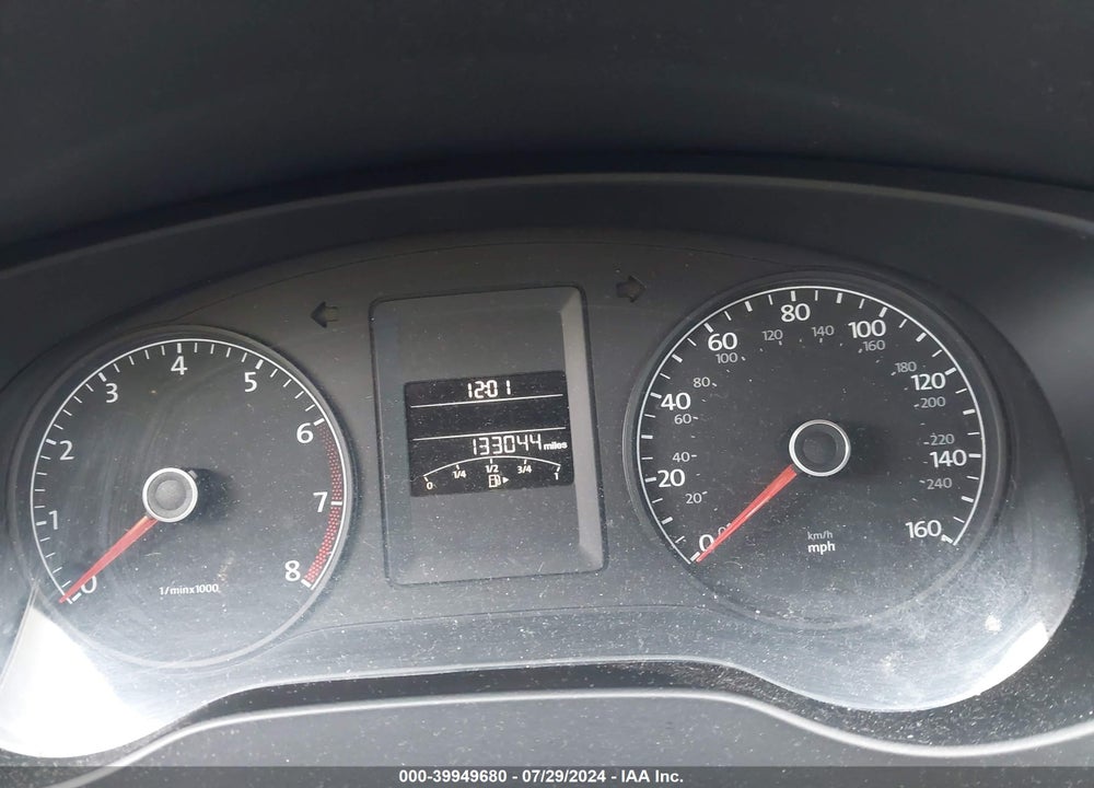 2011 VOLKSWAGEN JETTA 2.0L S VIN: 3VW2K7AJ6BM019068