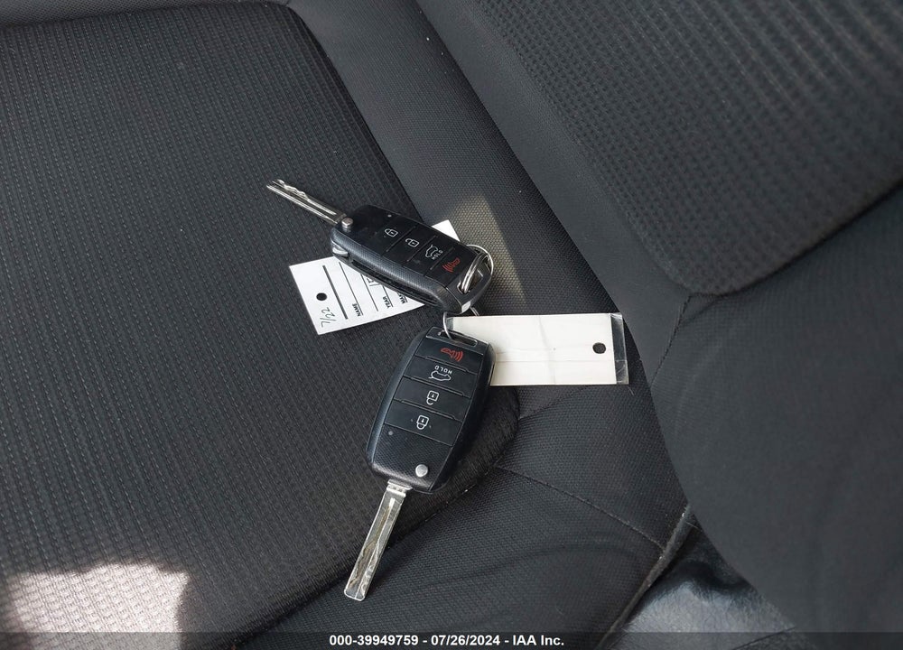 2015 KIA SORENTO LX V6 VIN: 5XYKTDA75FG607128