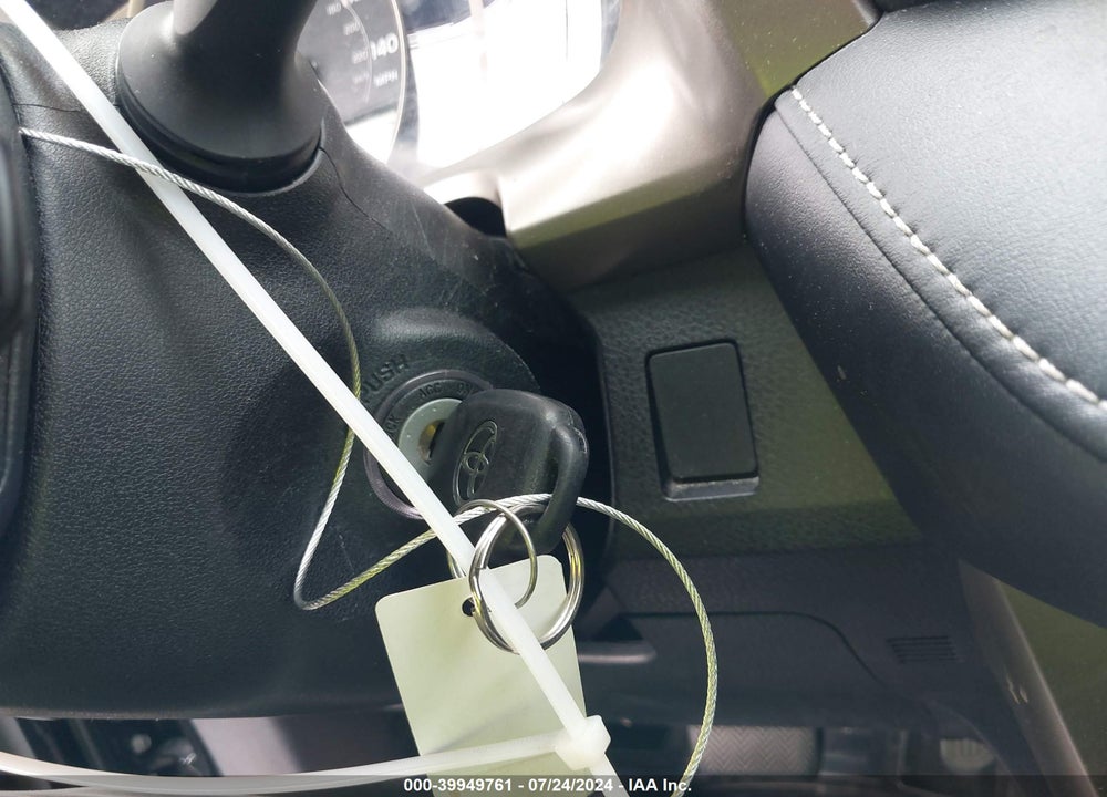 2013 TOYOTA RAV4 XLE VIN: 2T3WFREV6DW026489