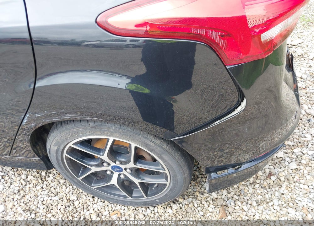 2015 FORD FOCUS SE VIN: 1FADP3K25FL373710