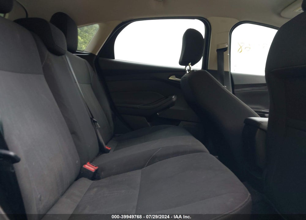 2015 FORD FOCUS SE VIN: 1FADP3K25FL373710