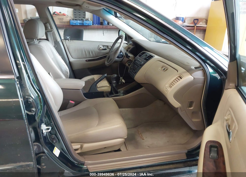 2001 HONDA ACCORD 2.3 EX VIN: JHMCG55651C029950