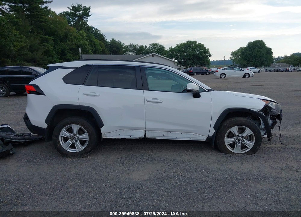 2021 TOYOTA RAV4 XLE VIN: 2T3P1RFV5MC208056