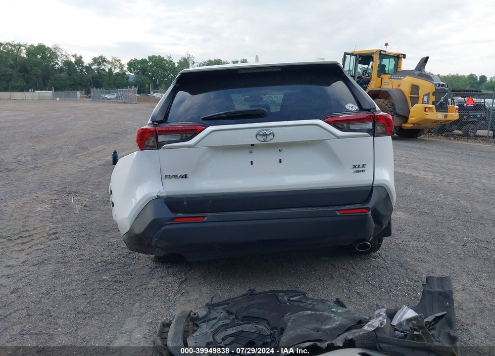 2021 TOYOTA RAV4 XLE VIN: 2T3P1RFV5MC208056