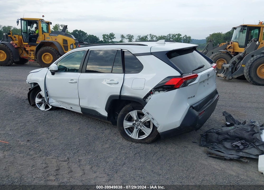 2021 TOYOTA RAV4 XLE VIN: 2T3P1RFV5MC208056