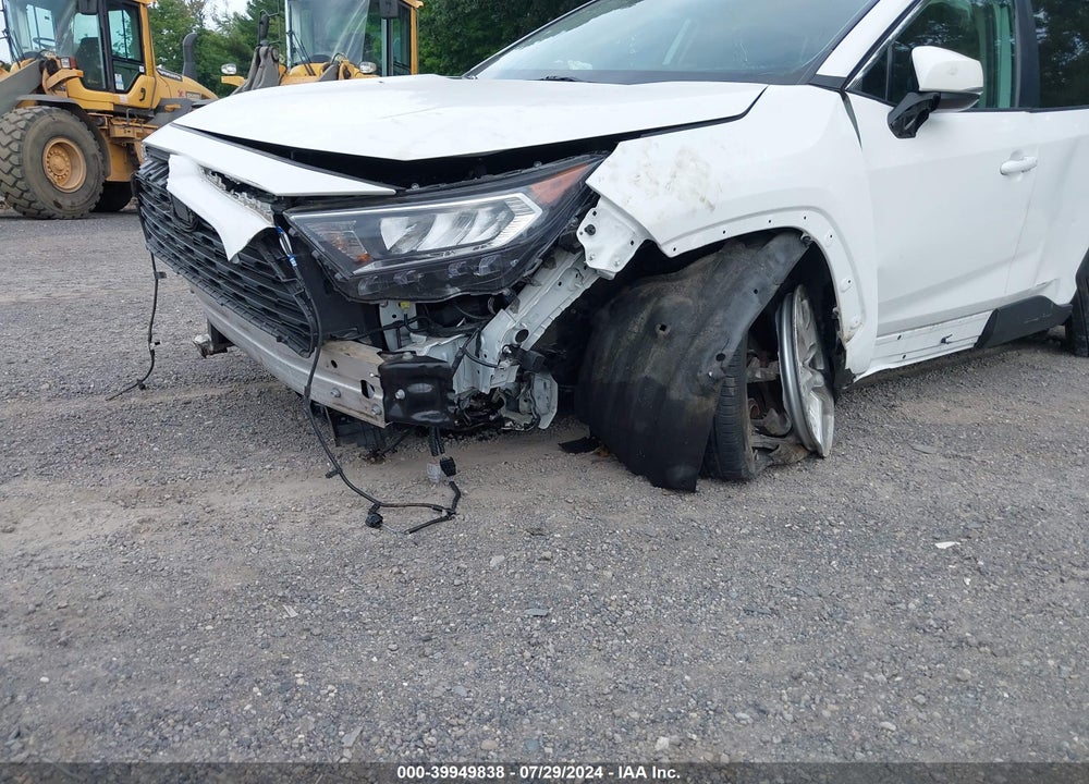 2021 TOYOTA RAV4 XLE VIN: 2T3P1RFV5MC208056