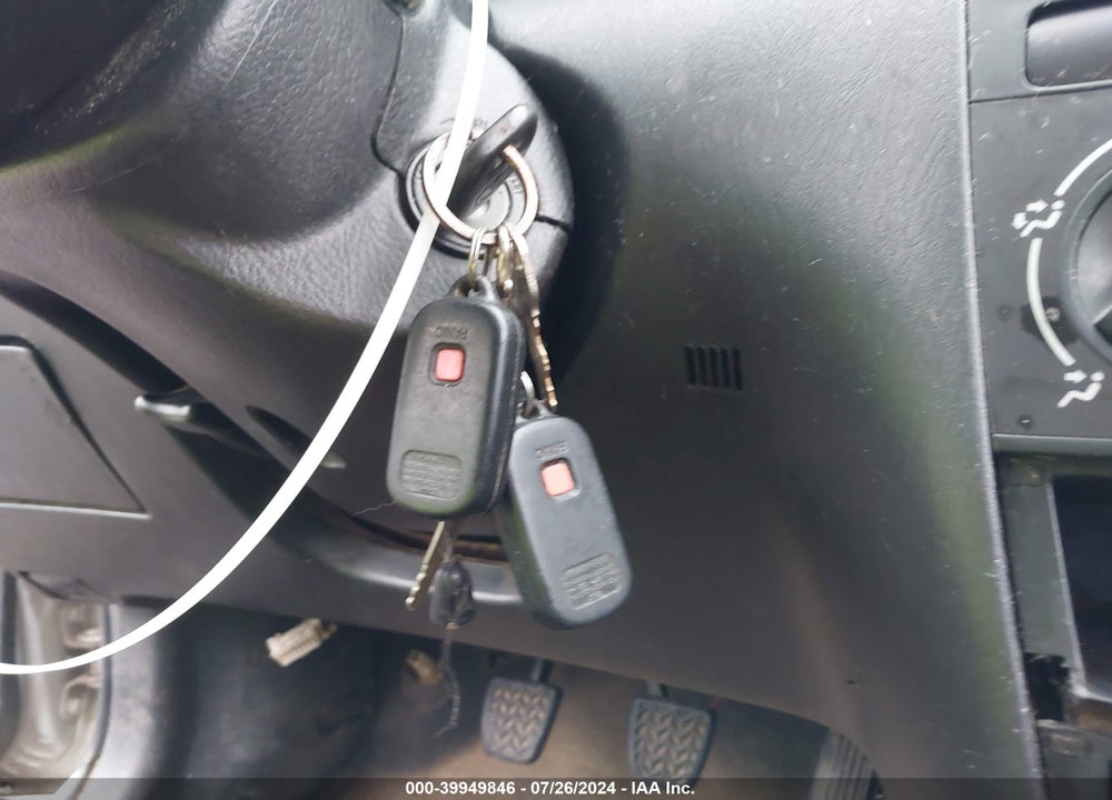 2005 TOYOTA COROLLA S VIN: 2T1BR32E15C381332