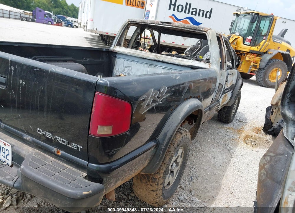 2002 CHEVROLET S-10 LS VIN: 1GCCT19W728259249