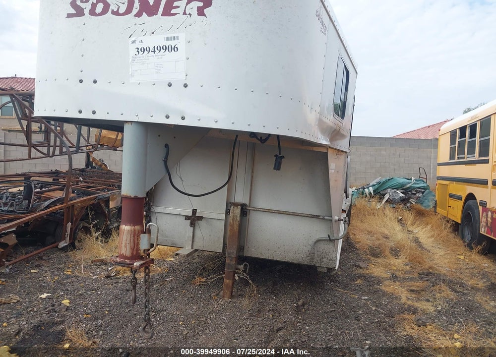 2000 SOONER TRAILER MFG CO LIVESTOCK TRAILER VIN: 48HS2629Y1085239