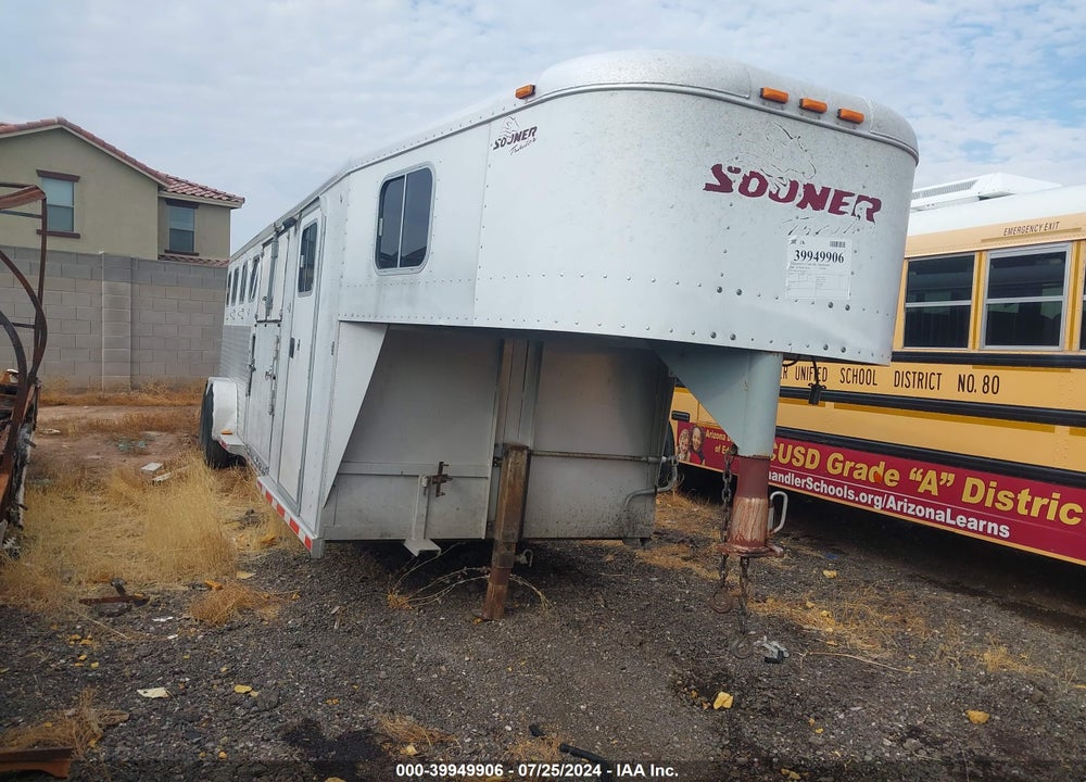 2000 SOONER TRAILER MFG CO LIVESTOCK TRAILER VIN: 48HS2629Y1085239