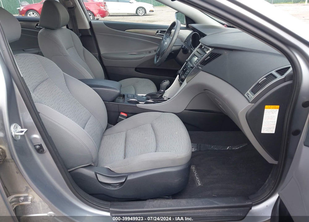 2014 HYUNDAI SONATA HYBRID VIN: KMHEC4A4XEA113926