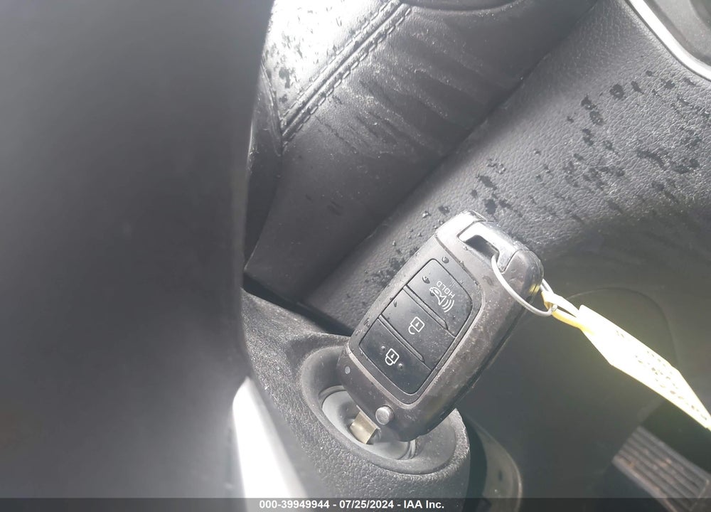 2020 HYUNDAI SANTA FE SE VIN: 5NMS23AD8LH240844