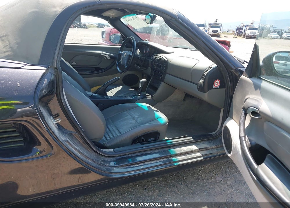 2000 PORSCHE BOXSTER VIN: WP0CA2984YU621261