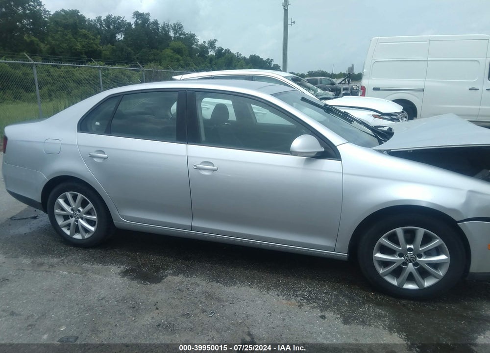 2010 VOLKSWAGEN JETTA LIMITED EDITION VIN: 3VWAX7AJ1AM143258
