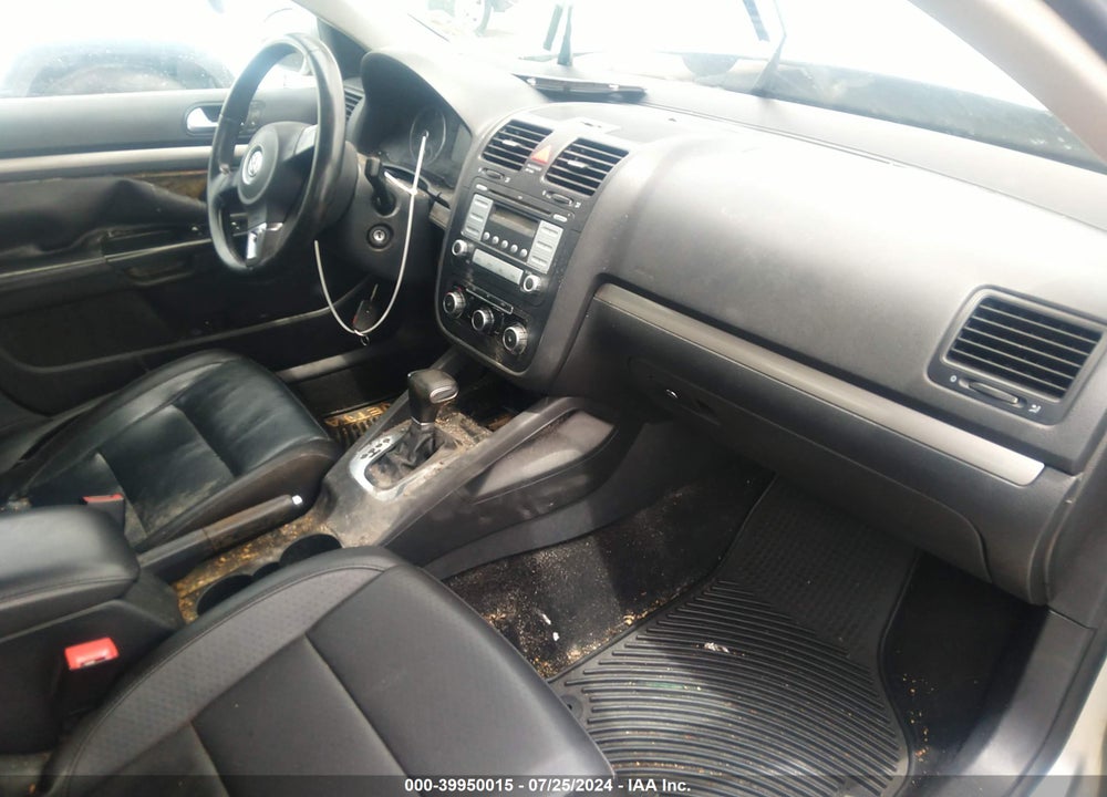 2010 VOLKSWAGEN JETTA LIMITED EDITION VIN: 3VWAX7AJ1AM143258