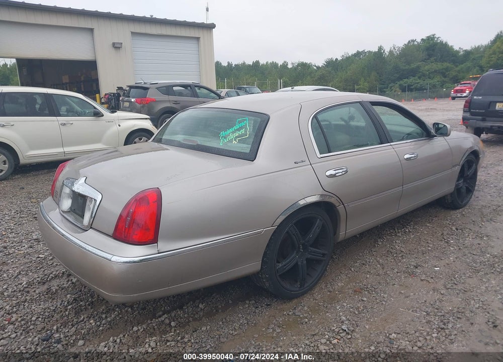 2000 LINCOLN TOWN CAR SIGNATURE VIN: 1LNHM82W7YY864494