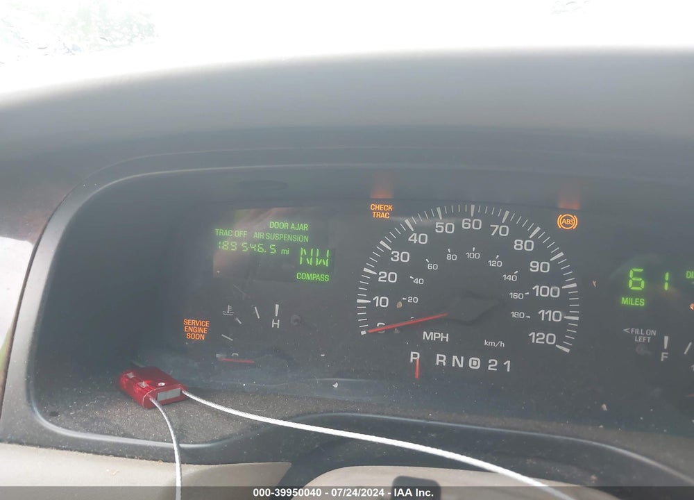 2000 LINCOLN TOWN CAR SIGNATURE VIN: 1LNHM82W7YY864494