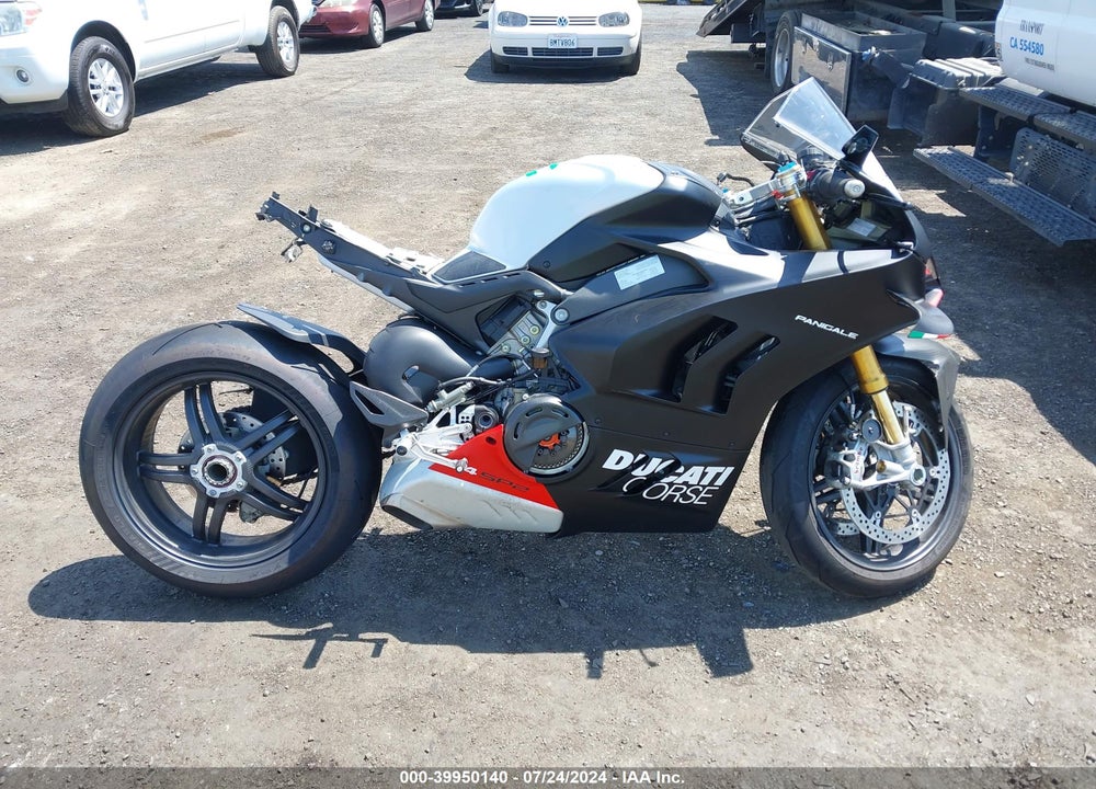 2023 DUCATI PANIGALE V4S VIN: ZDMDAGWW5PB003952